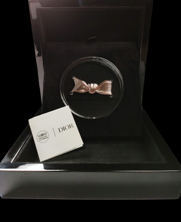 Christian Dior Bow Gold Proof coin 200 Euro boxed (3)